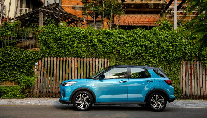 Mâm xe hợp kim lên đến 17 inch đầy năng động.