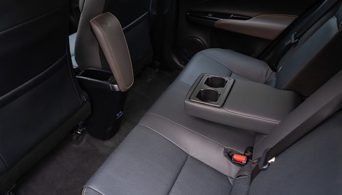 Ghế da: Kiểu dáng thiết kế thể thao với họa tiết cách điệu trẻ trung